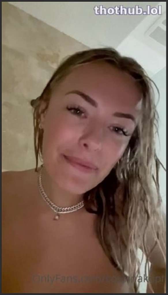 Corinna Kopf im freien mit deutscher Latina Zara Mendez