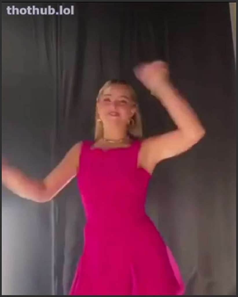 Addison Rae Lesben entdecken ihre feuchten Mösen