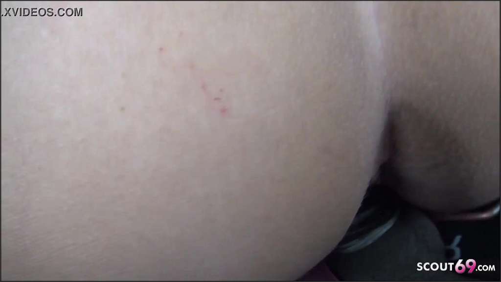 Deutsche Sexvideo mit Minititten fickt beim Hotelporno